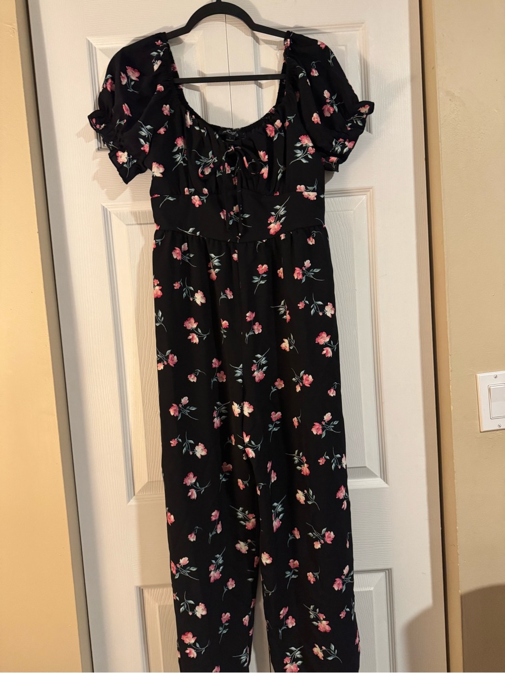Arden B Black Floral Puff Sleeve Jumpsuit – Size Large